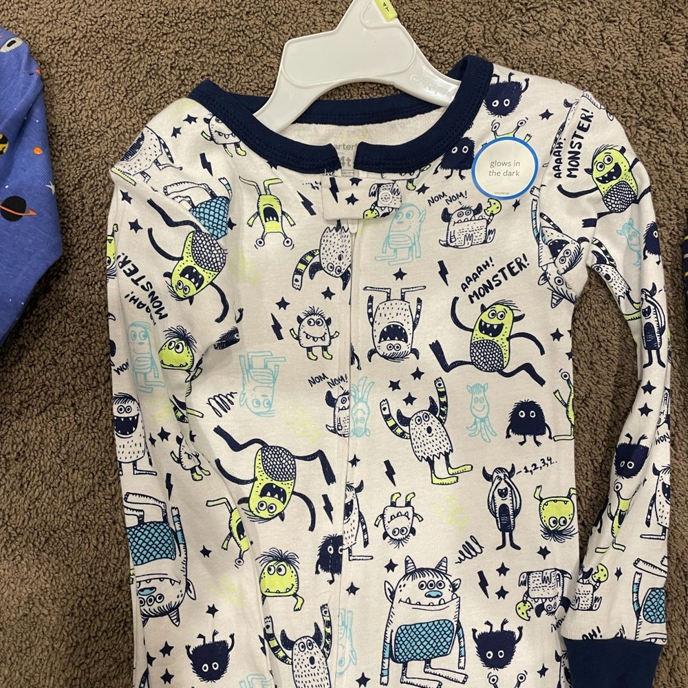 Carter's boys pajamas - Picture 3 of 4